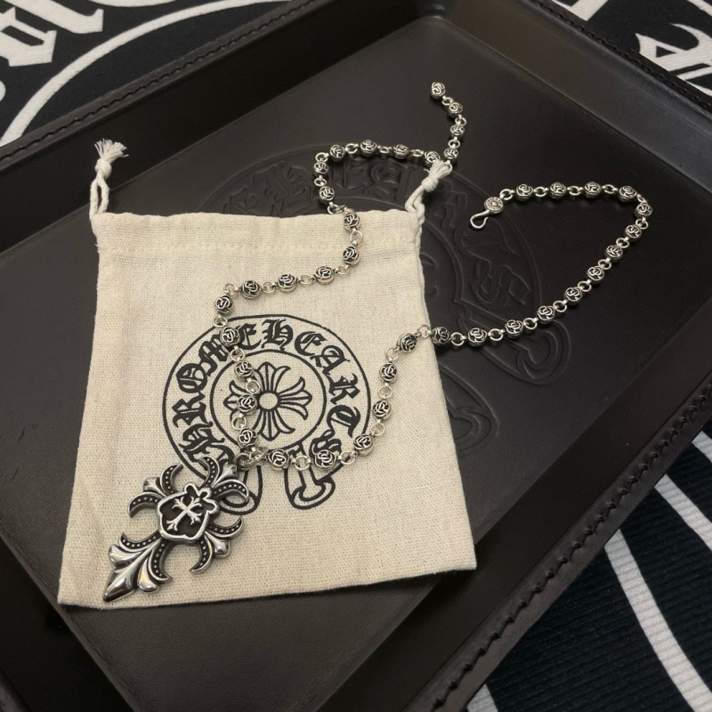 Ch*0me He**ts necklaces